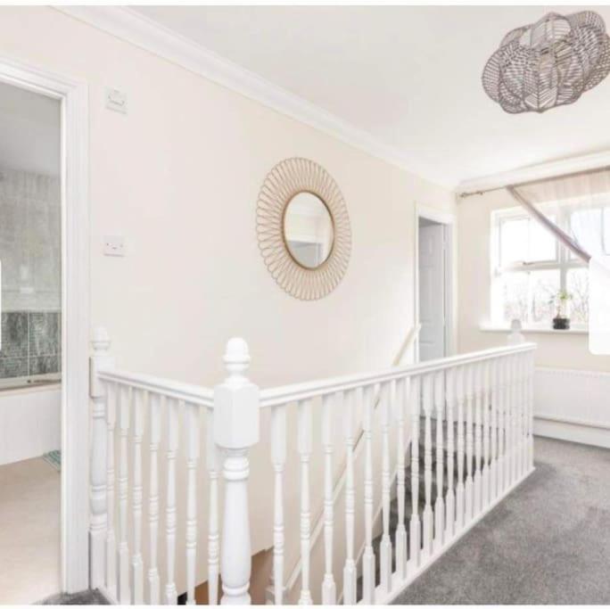 ליים ריג'יס Beautiful Large Property, Sleeps 9 Walking Distance To The Sea , Beaches And Restaurants Fantastic Interior מראה חיצוני תמונה
